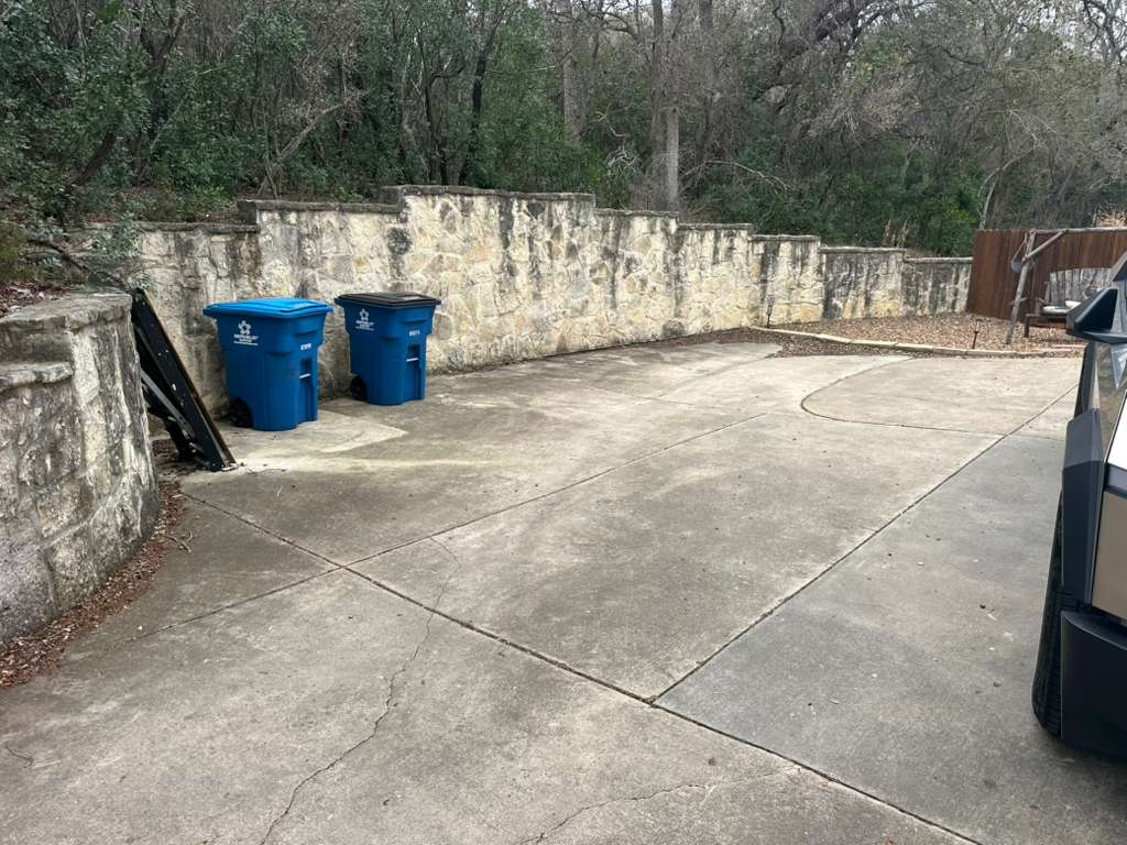 Stone wall before pressure washing